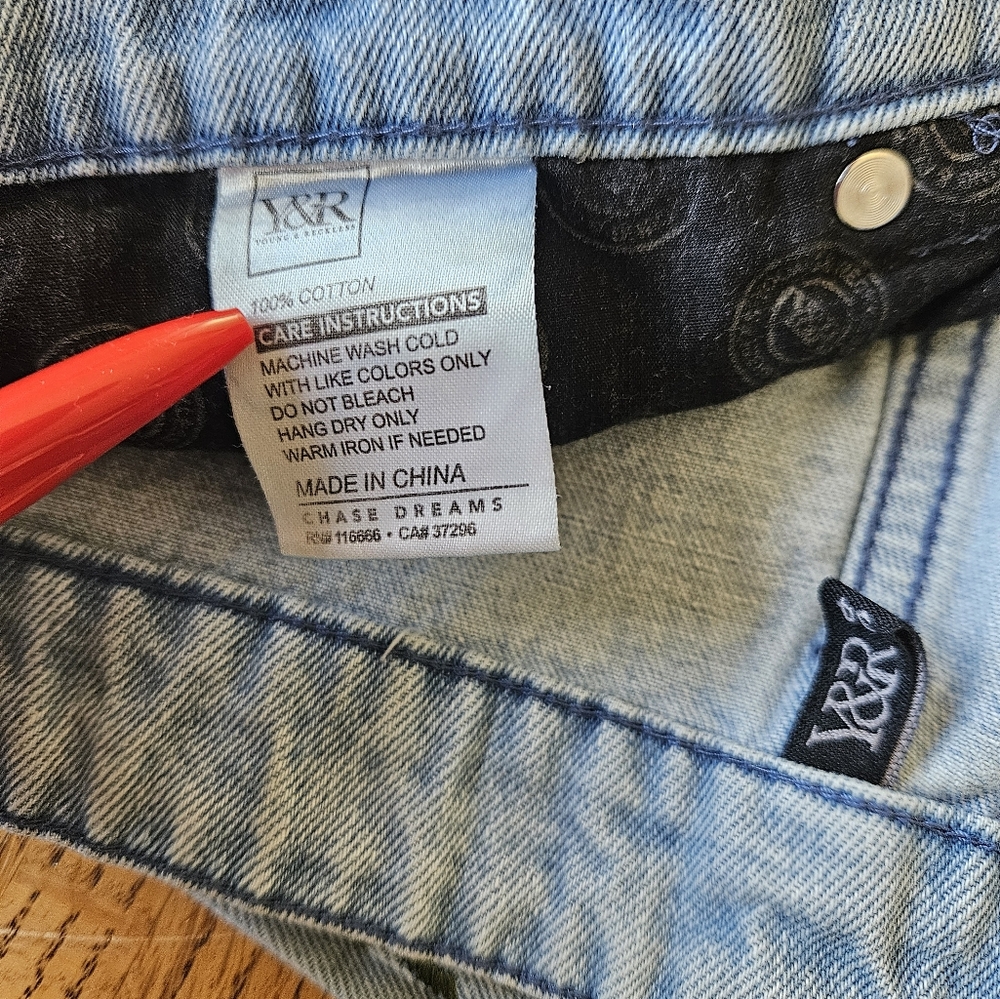 Y&R Embroidered Distressed Blue Jeans Sz 34 See Pictures For Measurements - Picture 7 of 9